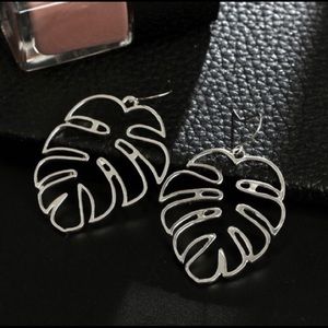 ✨NEW✨  Silver Leaf Jungle Earrings.